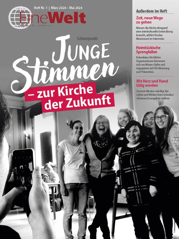Cover EineWelt 1/24: Eine eine Gruppe junger Menschen wird fotografiert© Foto: WSCF-E